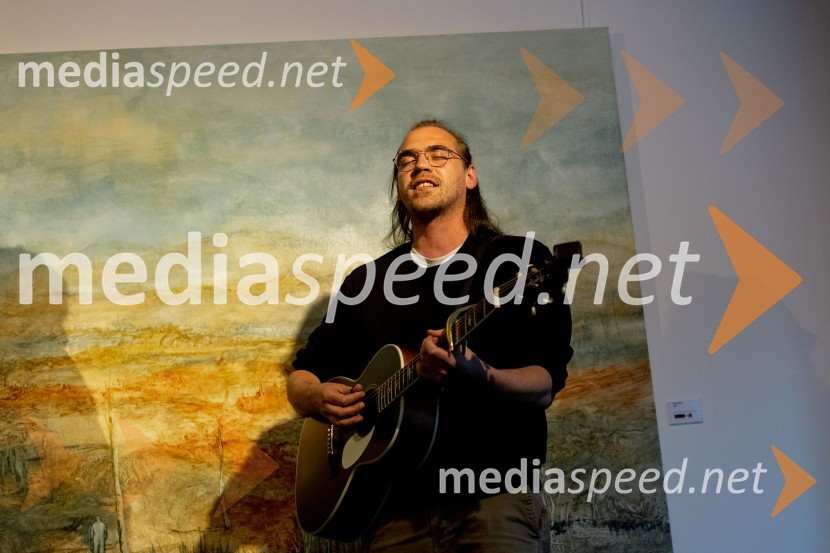  Matic Lukšič, igralecApolonija Simon z razstavo Globine vidnega v galeriji Generali