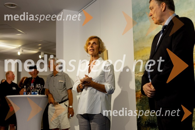  Apolonija Simon, umetnicaApolonija Simon z razstavo Globine vidnega v galeriji Generali