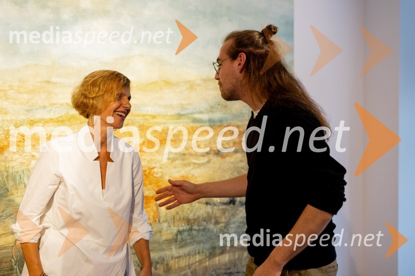  Apolonija Simon, umetnica;  Matic Lukšič, igralecApolonija Simon z razstavo Globine vidnega v galeriji Generali