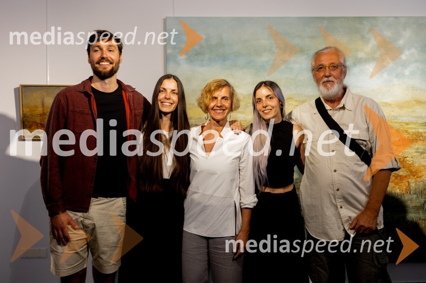  ... ;  ... ;  Apolonija Simon, umetnica;  ... ;  ... Apolonija Simon z razstavo Globine vidnega v galeriji Generali