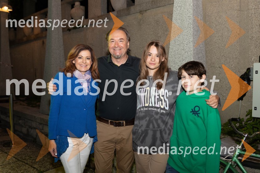  Simona  Vodopivec Franko, pevka, igralka;  Patrik Greblo, dirigent;  ... ;  ... Muzikal Mamma Mia, Ljubljana Festival 2023