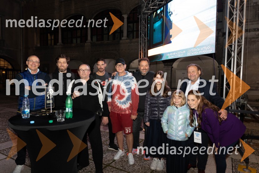  Jurij Franko, poducent, športnik, lastnik RPO d.o.o;  ... ;  Gojmir Lešnjak Gojc, igralec, režiser, pevec;  Matjaž Kumelj, pevec, maneken;  Uroš Smolej, igralec;  Jug Radivojević, režiser;  ... ;  ... ;  Darko  Brlek, direktor in umetniški vodja, Festival Ljubljana;  Lea  Bartha Pesek, pevkaMuzikal Mamma Mia, Ljubljana Festival 2023