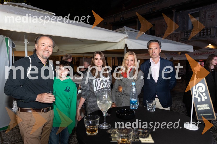  Patrik Greblo, dirigent;  ... ;  ... ;  ... ;  Tomislav  Čizmić, predsednik uprave, Mercator d.d.Muzikal Mamma Mia, Ljubljana Festival 2023