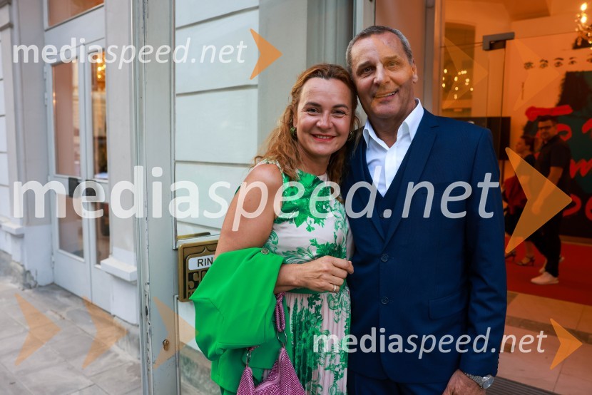  Zekira Marković, Kulturno društvo MariBorke, lastnica restavracije Baščaršija in Sarajevo;  Danilo Rošker, direktor SNG Maribor58. Borštnikovo srečanje, sklepna slovesnost s podelitvijo nagrad