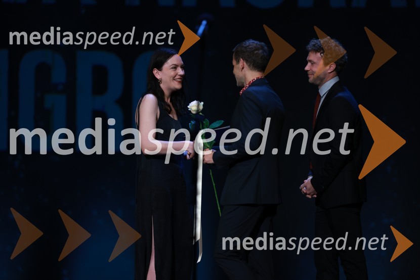  Tamara Avguštin, igralka;  Aleš Novak, umetniški direktor Festival Borštnikovo srečanje;  ... 58. Borštnikovo srečanje, sklepna slovesnost s podelitvijo nagrad