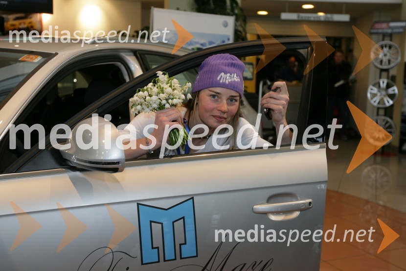 Tina Maze, alpska smučarka, in njen novi Audi A4 z ABT predelavoTina Maze v salonu vozil Avto Jarc