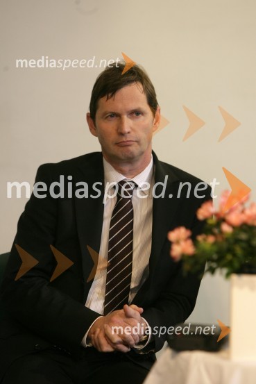 Branko Žerdoner, predsednik uprave Mariborske livarne MariborTina Maze v salonu vozil Avto Jarc