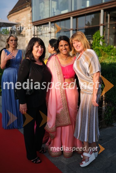  ... ;  Vesna Nisha Dolinar, predsednica SILA 2012-2013 in lastnica restavracije Namaste;  ... 22. Kresna noč Lions kluba Ljubljana Iliria