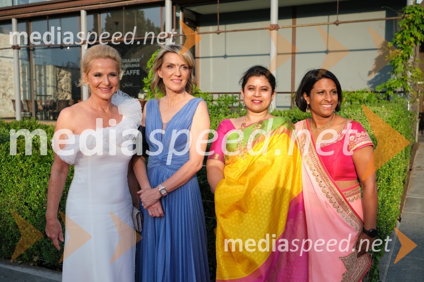  Diana Dimnik, predsednica Lions klub Ljubljana Iliria;  Barbara Uranjek, direktorica, Britansko-slovenska gospodarska zbornica;  ... ;  Vesna Nisha Dolinar, predsednica SILA 2012-2013 in lastnica restavracije Namaste22. Kresna noč Lions kluba Ljubljana Iliria