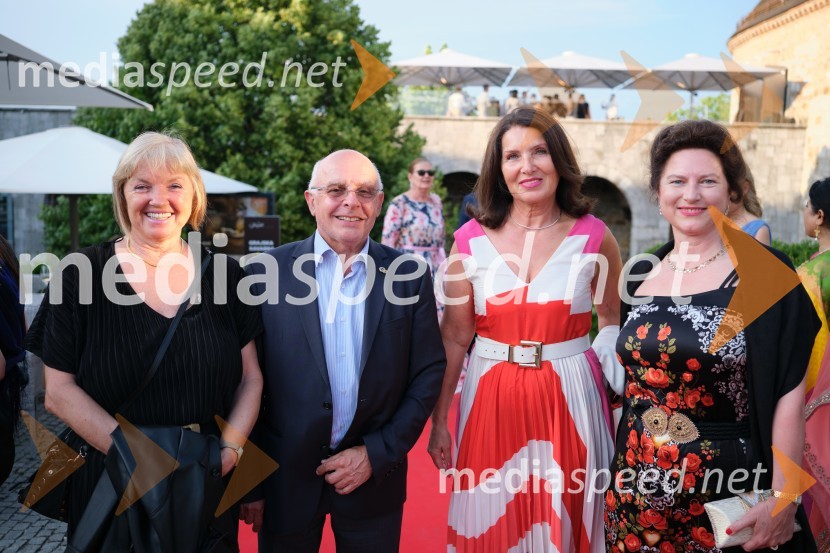 Majda Pušnar;  Radovan Pušnar, guverner Lions Slovenija ; mag. Breda Pečovnik, direktorica kongresno komercialne dejavnosti Cankarjev dom; dr.  Maruša Hribar, mag. farm, predsednica ECIM 2018 in članica izvršilnega odbora Evropskega združenja za integradtivno medicino22. Kresna noč Lions kluba Ljubljana Iliria