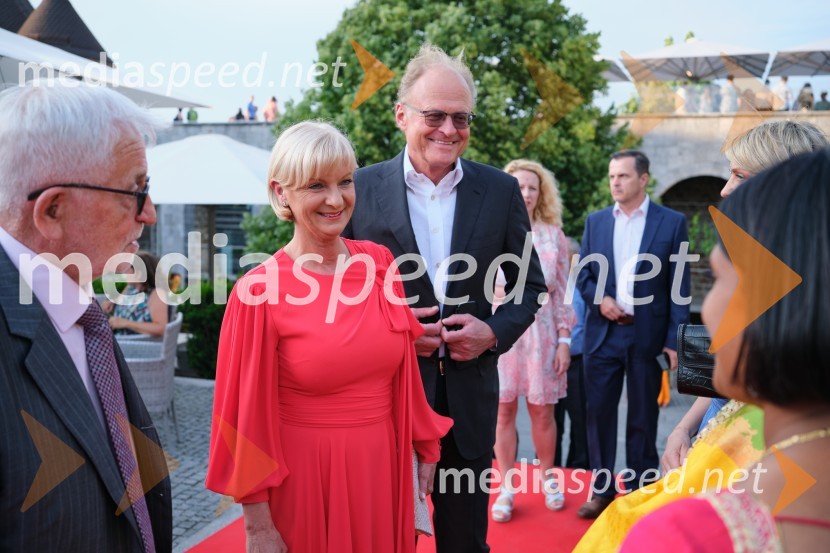  Sonja Poljanšek Škrabec, lastnica Welness centra Sunny;  Janez  Škrabec, direktor Riko d.o.o.22. Kresna noč Lions kluba Ljubljana Iliria