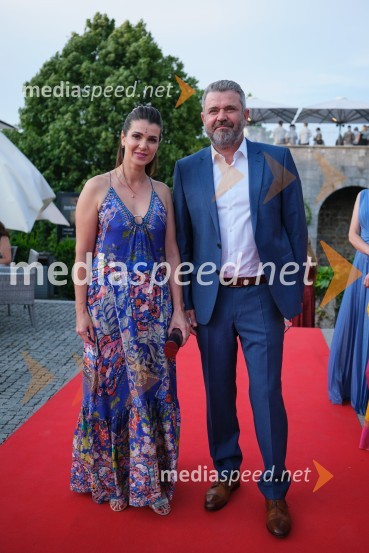  Nejka  Grabnar, vodja kadrovske službe in komunikacij, NUMIP;  Ernest Novak, plastični kirurg, Estetika Medart22. Kresna noč Lions kluba Ljubljana Iliria