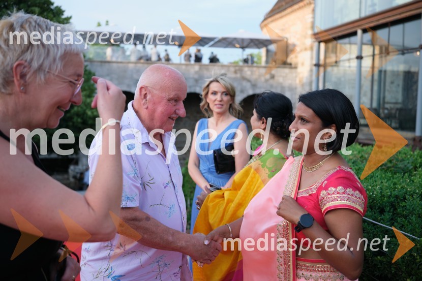  Aleksander Lucu-Luc, novinar;  Vesna Nisha Dolinar, predsednica SILA 2012-2013 in lastnica restavracije Namaste22. Kresna noč Lions kluba Ljubljana Iliria