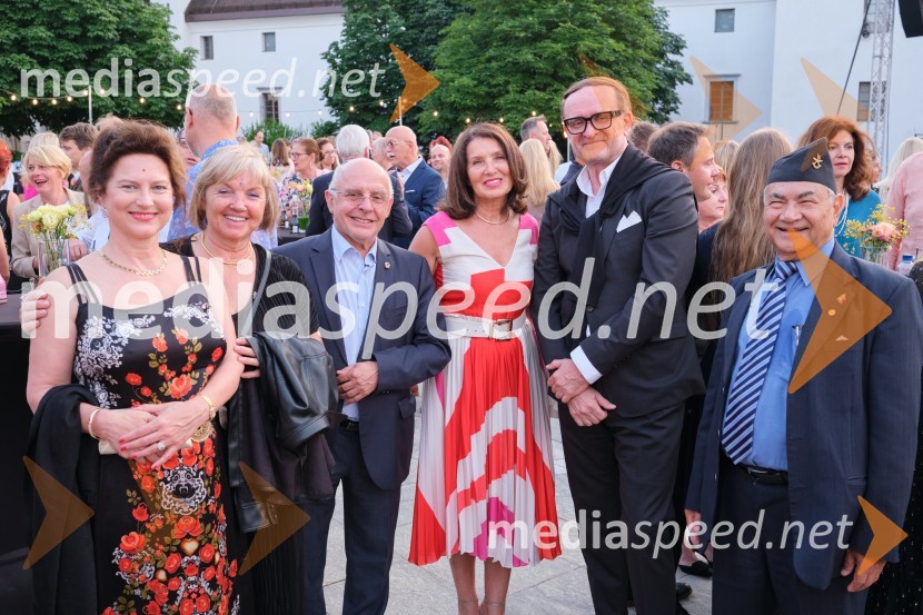 dr.  Maruša Hribar, mag. farm, predsednica ECIM 2018 in članica izvršilnega odbora Evropskega združenja za integradtivno medicino;  Majda Pušnar;  Radovan Pušnar, guverner Lions Slovenija ; mag. Breda Pečovnik, direktorica kongresno komercialne dejavnosti Cankarjev dom;  Jani Vozelj, arhitekt;  Aswin Kumar Shrestha, častni konzul federativne demokratične republike Nepal22. Kresna noč Lions kluba Ljubljana Iliria