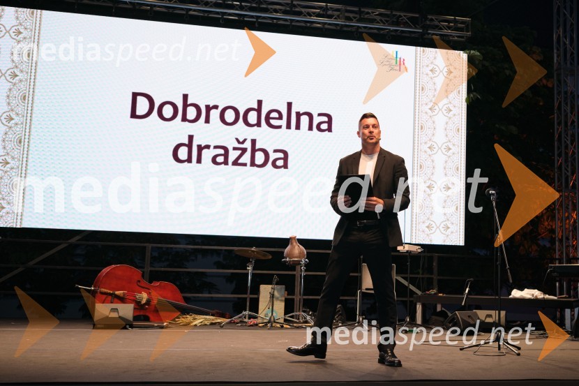  Klemen Bučan, radijski voditelj, stand-up komik, DJ22. Kresna noč Lions kluba Ljubljana Iliria