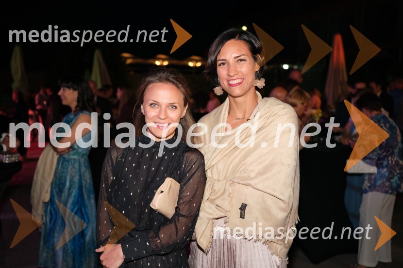  Milica Berček;  Zala Andrina Razinger, Riko Ribnica, asistentka v PR22. Kresna noč Lions kluba Ljubljana Iliria
