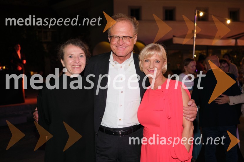  Polona Lovšin, vodja komunikacij, Riko d.o.o.;  Janez  Škrabec, direktor Riko d.o.o.;  Sonja Poljanšek Škrabec, lastnica Welness centra Sunny22. Kresna noč Lions kluba Ljubljana Iliria