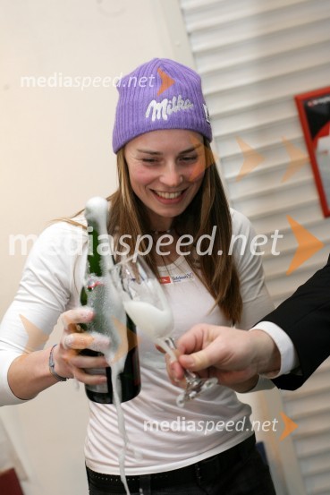 Tina Maze, alpska smučarkaTina Maze v salonu vozil Avto Jarc