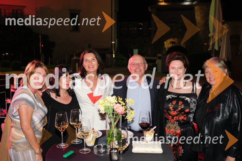  ... ;  ... ; mag. Breda Pečovnik, direktorica kongresno komercialne dejavnosti Cankarjev dom;  Radovan Pušnar, guverner Lions Slovenija ; dr.  Maruša Hribar, mag. farm, predsednica ECIM 2018 in članica izvršilnega odbora Evropskega združenja za integradtivno medicino;  Majda Pušnar22. Kresna noč Lions kluba Ljubljana Iliria