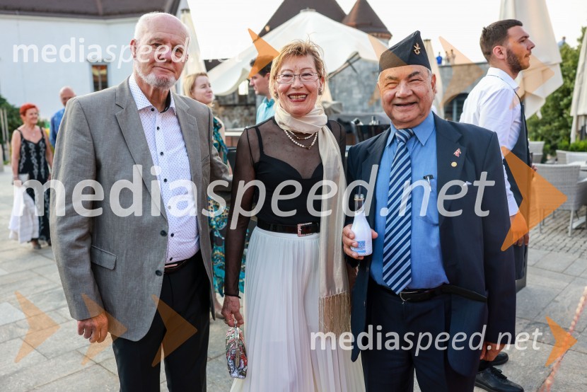  Ivan Leban;  Nevenka Leban Orešič, pianistka, častna konzulka Republike Litve;  Aswin Kumar Shrestha, častni konzul federativne demokratične republike Nepal22. Kresna noč Lions kluba Ljubljana Iliria