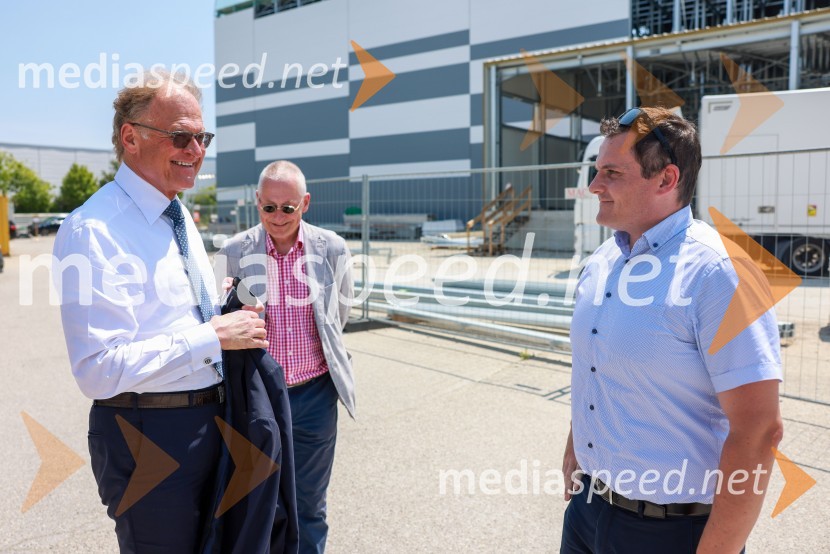  Janez  Škrabec, direktor Riko d.o.o.;  ... ; dr. Luka Skrinjar, projektni inženir, RikoSlovenski Riko do novega poslovnega mejnika v Nemčiji