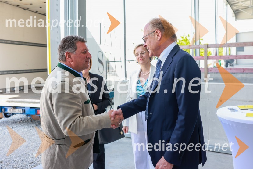  Christian Bemreiter, bavarski deželni minister za bivanje, gradnjo in promet;  Janez  Škrabec, direktor Riko d.o.o.Slovenski Riko do novega poslovnega mejnika v Nemčiji