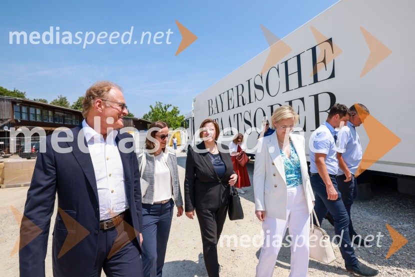  Janez  Škrabec, direktor Riko d.o.o.;  Tanja Rupnik, vodja poslovnega razvoja za Evropo, Riko d.o.o.;  Ana Polak Petrič, slovenska veleposlanica v Nemčiji;  Maša Šiftar, generalna konzulka v MünchnuSlovenski Riko do novega poslovnega mejnika v Nemčiji
