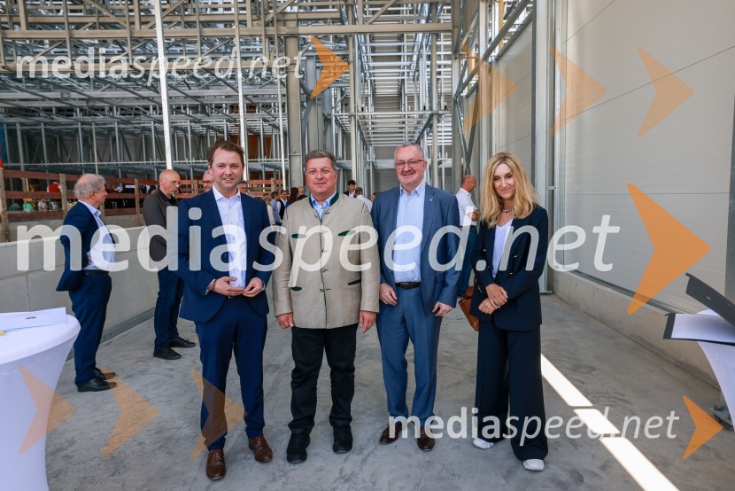  ... ;  Christian Bemreiter, bavarski deželni minister za bivanje, gradnjo in promet;  Thomas Stark, župan, Poing občina v Nemčiji;  Doris Lackerbauer, vodja deželnega gradbenega urada RosenheimSlovenski Riko do novega poslovnega mejnika v Nemčiji