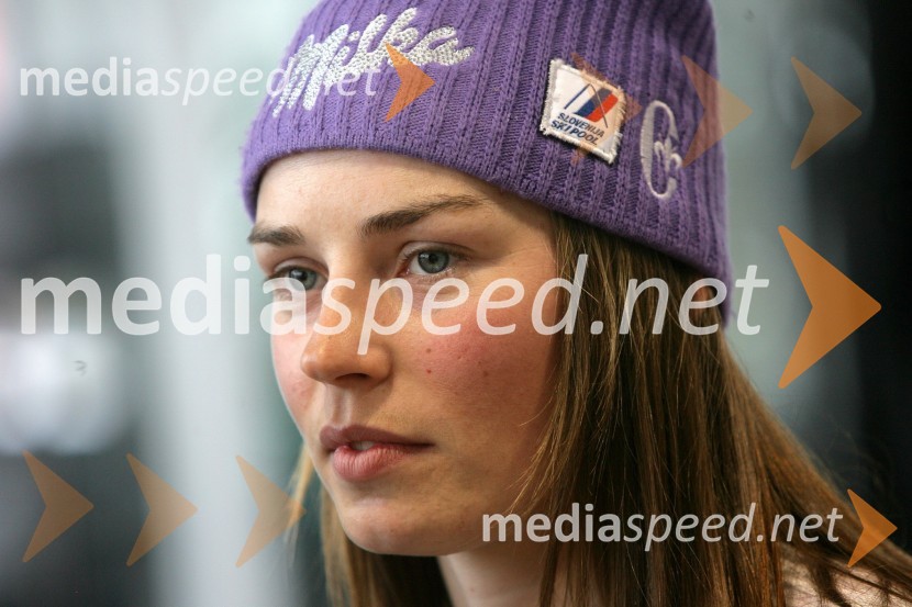 Tina Maze, alpska smučarkaTina Maze v salonu vozil Avto Jarc
