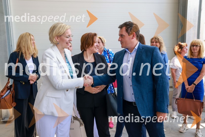  Maša Šiftar, generalna konzulka v Münchnu; dr. Luka Skrinjar, projektni inženir, RikoSlovenski Riko do novega poslovnega mejnika v Nemčiji