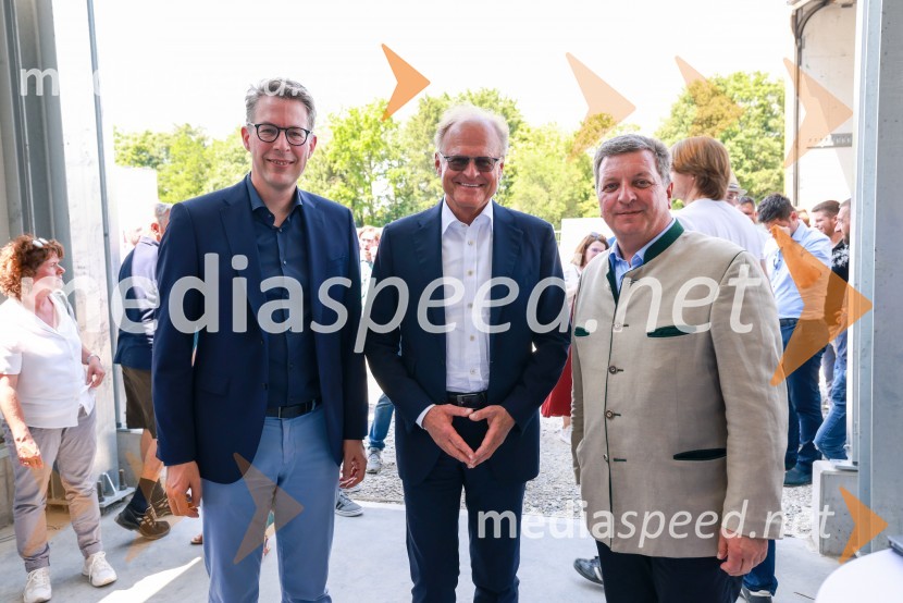  Markus Blume, bavarski deželni minister za znanost in umetnost;  Janez  Škrabec, direktor Riko d.o.o.;  Christian Bemreiter, bavarski deželni minister za bivanje, gradnjo in prometSlovenski Riko do novega poslovnega mejnika v Nemčiji