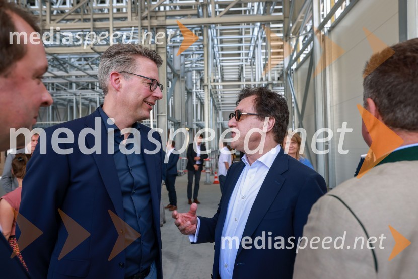  Markus Blume, bavarski deželni minister za znanost in umetnost;  Serge Domy, direktor bavarske opereSlovenski Riko do novega poslovnega mejnika v Nemčiji