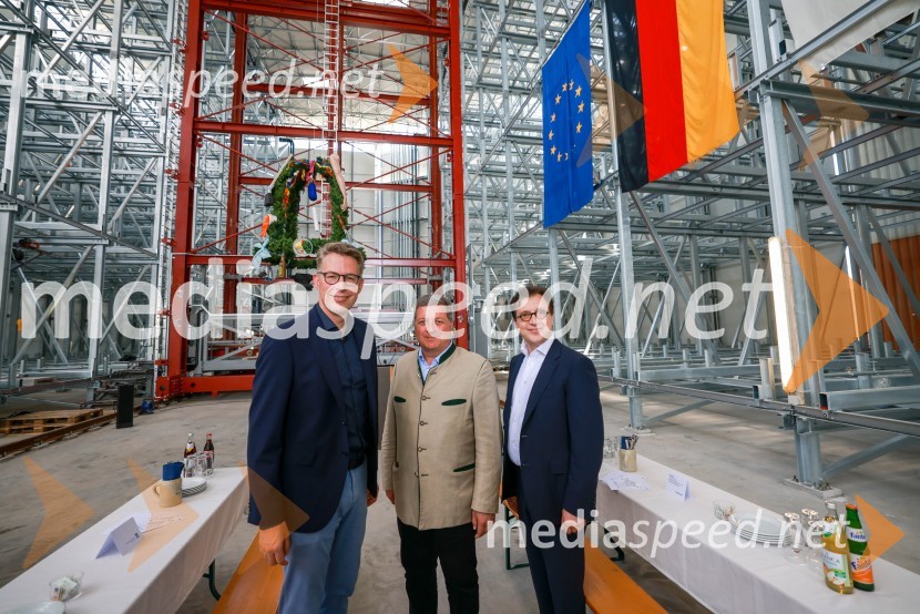  Markus Blume, bavarski deželni minister za znanost in umetnost;  Christian Bemreiter, bavarski deželni minister za bivanje, gradnjo in promet;  Serge Domy, direktor bavarske opereSlovenski Riko do novega poslovnega mejnika v Nemčiji