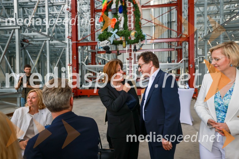  Ana Polak Petrič, slovenska veleposlanica v Nemčiji;  Serge Domy, direktor bavarske opereSlovenski Riko do novega poslovnega mejnika v Nemčiji