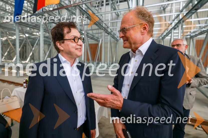  Serge Domy, direktor bavarske opere;  Janez  Škrabec, direktor Riko d.o.o.Slovenski Riko do novega poslovnega mejnika v Nemčiji