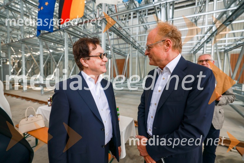  Serge Domy, direktor bavarske opere;  Janez  Škrabec, direktor Riko d.o.o.Slovenski Riko do novega poslovnega mejnika v Nemčiji