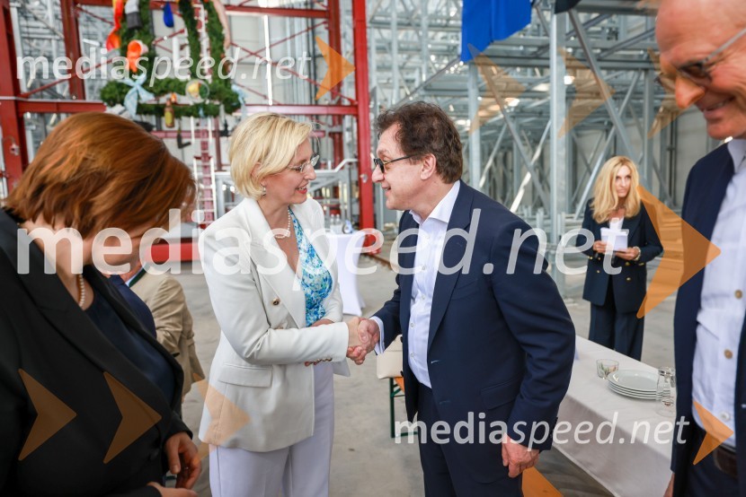  Maša Šiftar, generalna konzulka v Münchnu;  Serge Domy, direktor bavarske opereSlovenski Riko do novega poslovnega mejnika v Nemčiji