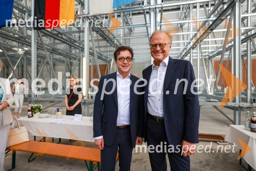  Serge Domy, direktor bavarske opere;  Janez  Škrabec, direktor Riko d.o.o.Slovenski Riko do novega poslovnega mejnika v Nemčiji