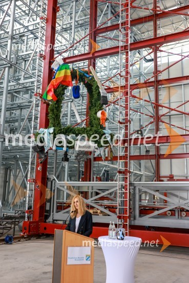  Doris Lackerbauer, vodja deželnega gradbenega urada RosenheimSlovenski Riko do novega poslovnega mejnika v Nemčiji