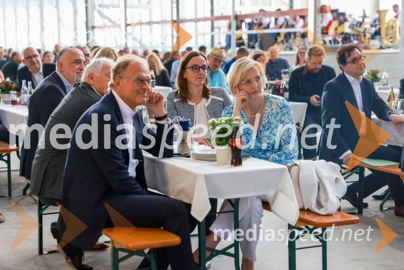  Janez  Škrabec, direktor Riko d.o.o.;  Maša Šiftar, generalna konzulka v MünchnuSlovenski Riko do novega poslovnega mejnika v Nemčiji