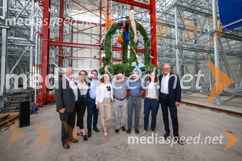  ... ;  Polona Lovšin, vodja komunikacij, Riko d.o.o.; dr. Luka Skrinjar, projektni inženir, Riko;  ... ;  ... ;  ... ;  Tanja Rupnik, vodja poslovnega razvoja za Evropo, Riko d.o.o.;  Janez  Škrabec, direktor Riko d.o.o.Slovenski Riko do novega poslovnega mejnika v Nemčiji