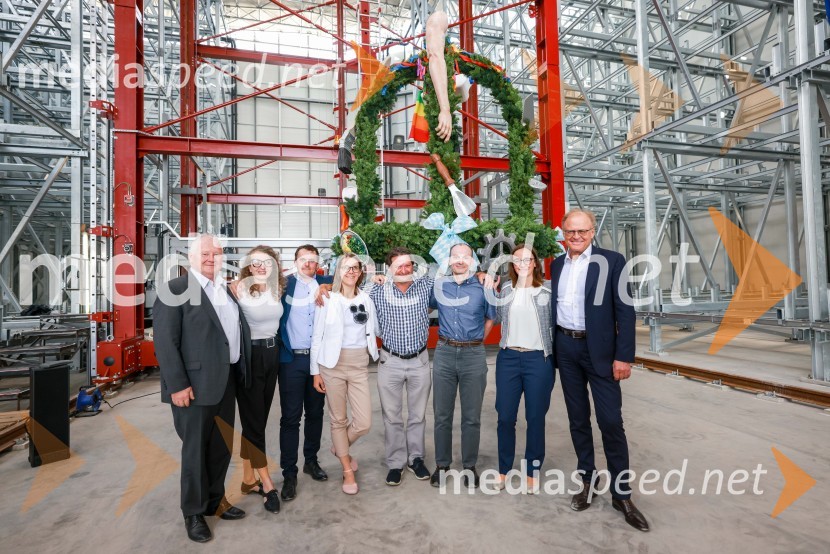  ... ;  Polona Lovšin, vodja komunikacij, Riko d.o.o.; dr. Luka Skrinjar, projektni inženir, Riko;  ... ;  ... ;  ... ;  Tanja Rupnik, vodja poslovnega razvoja za Evropo, Riko d.o.o.;  Janez  Škrabec, direktor Riko d.o.o.Slovenski Riko do novega poslovnega mejnika v Nemčiji