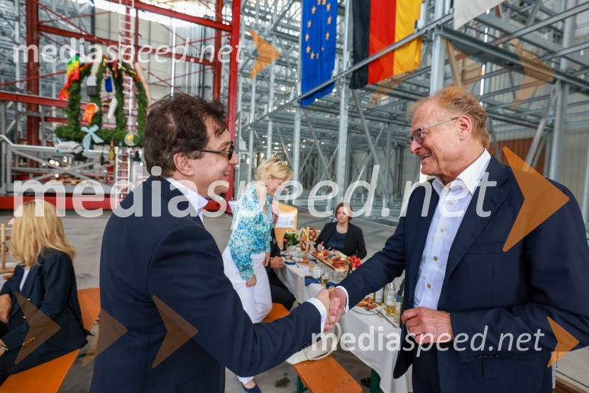 Serge Domy, direktor bavarske opere;  Janez  Škrabec, direktor Riko d.o.o.Slovenski Riko do novega poslovnega mejnika v Nemčiji
