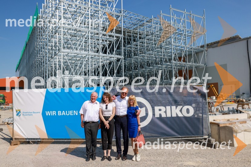  Leopold Trdan, Riko d.o.o.;  Polona Lovšin, vodja komunikacij, Riko d.o.o.;  Janez  Škrabec, direktor Riko d.o.o.;  Mateja Bertoncelj, novinarka, FinanceSlovenski Riko do novega poslovnega mejnika v Nemčiji