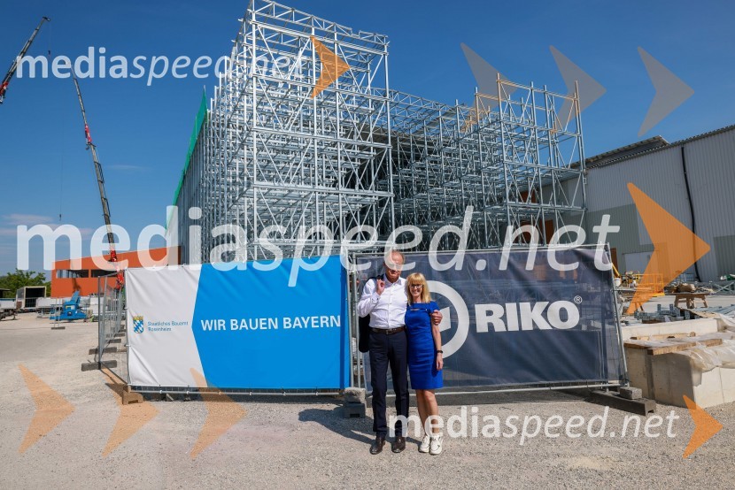  Janez  Škrabec, direktor Riko d.o.o.;  Mateja Bertoncelj, novinarka, FinanceSlovenski Riko do novega poslovnega mejnika v Nemčiji