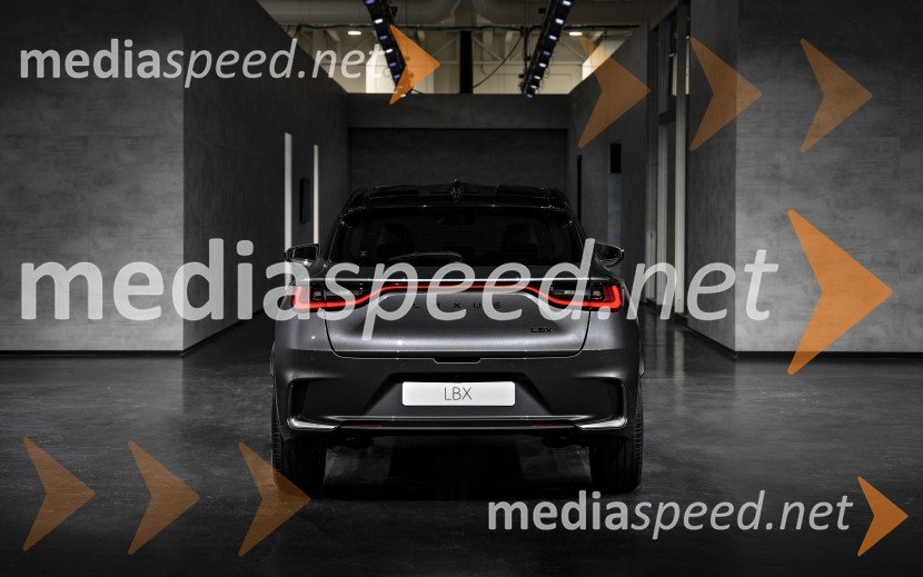 Svetovna premiera povsem novega LEXUSA LBX