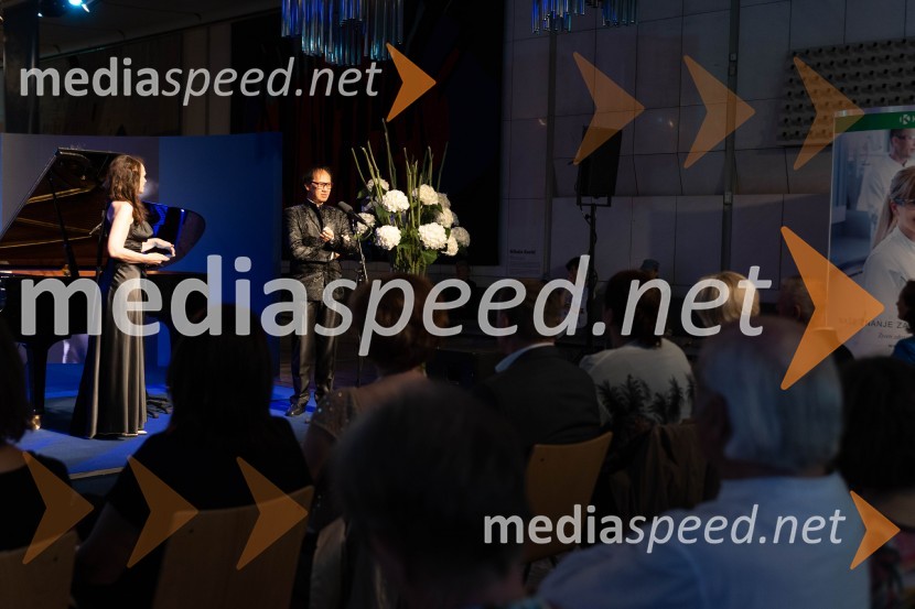  Tajda Lekše, voditeljica;  Charles Jude, nekdanji prvak pariškega baleta1. Mednarodni baletni festival Plesne noči, slavnostna otvoritev