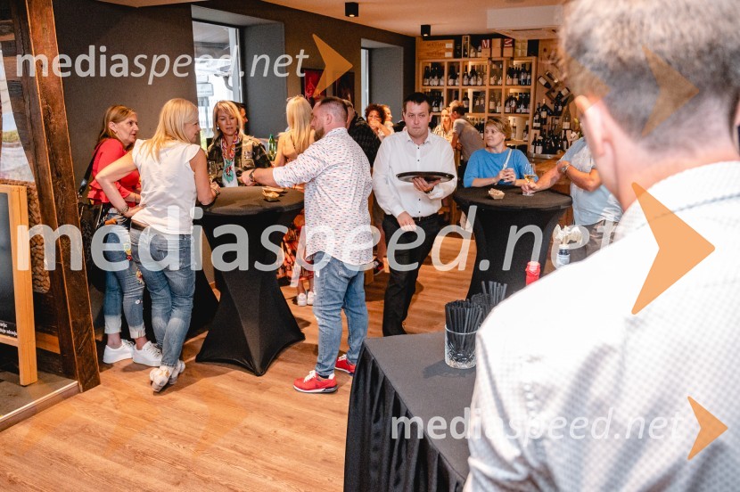 2. obletnica vinoteke Deliz