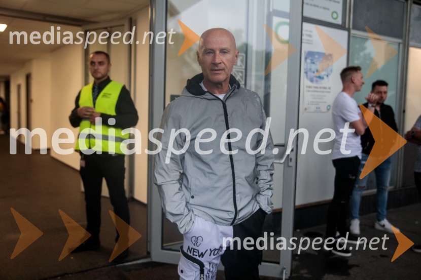  Miran Rudan, pevecStopimo skUPAJ za Urbana, dobrodelni koncert