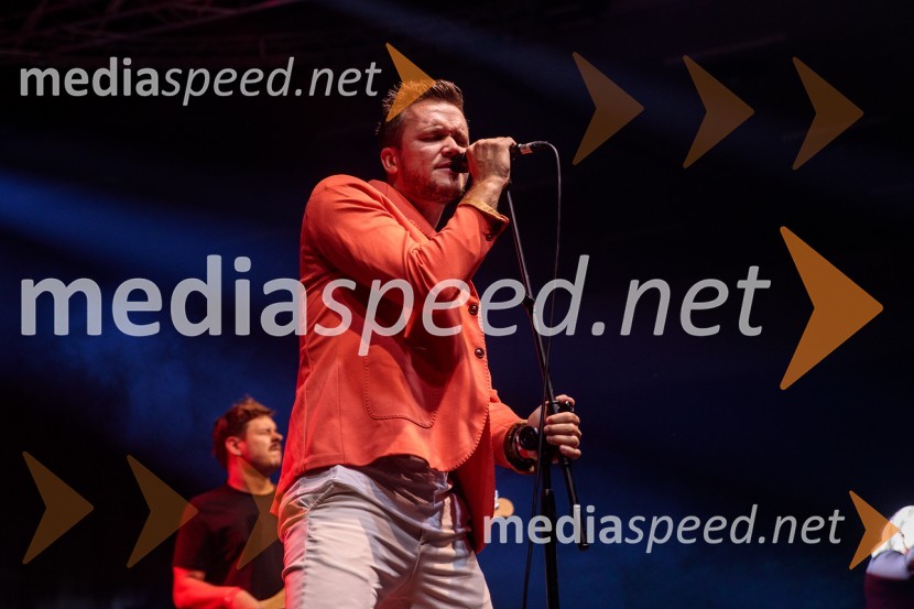  Luka Basi, pevecStopimo skUPAJ za Urbana, dobrodelni koncert